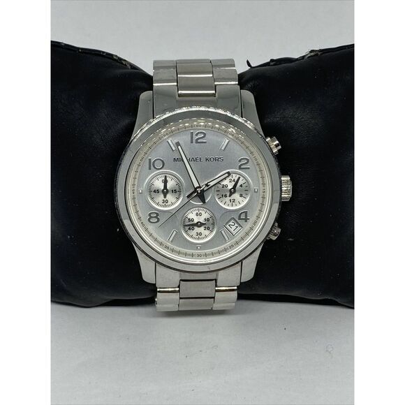 Michael Kors Runway MK5076 Women's Silver Stainless Steel Analog Dial Watch VK25 - Picture 1 of 12